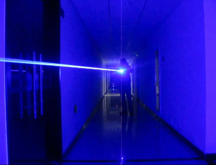 pointeur laser bleu surpuissant