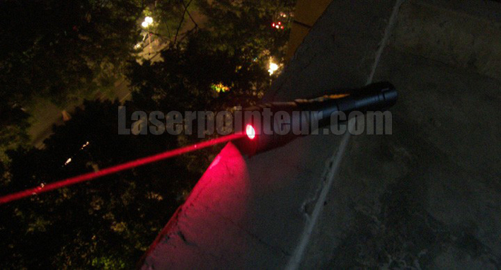 pointeur laser rouge