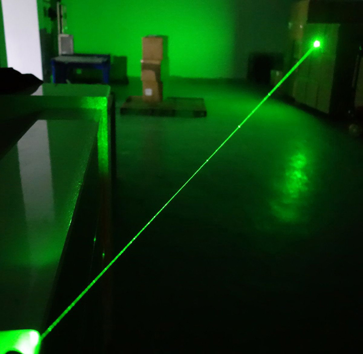 puissant pointeur laser vert