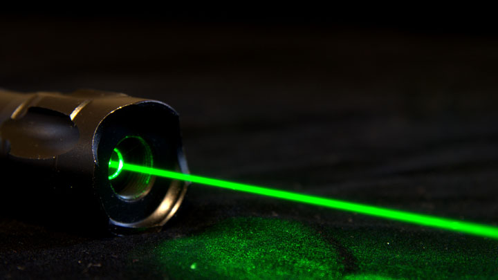 utilisant le laser