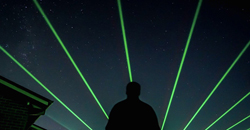 Pourquoi les lasers verts sont-ils plus brillants que les autres couleurs?